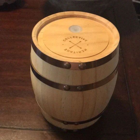 Hammer + Axe whiskey barrel - Picture 3 of 6